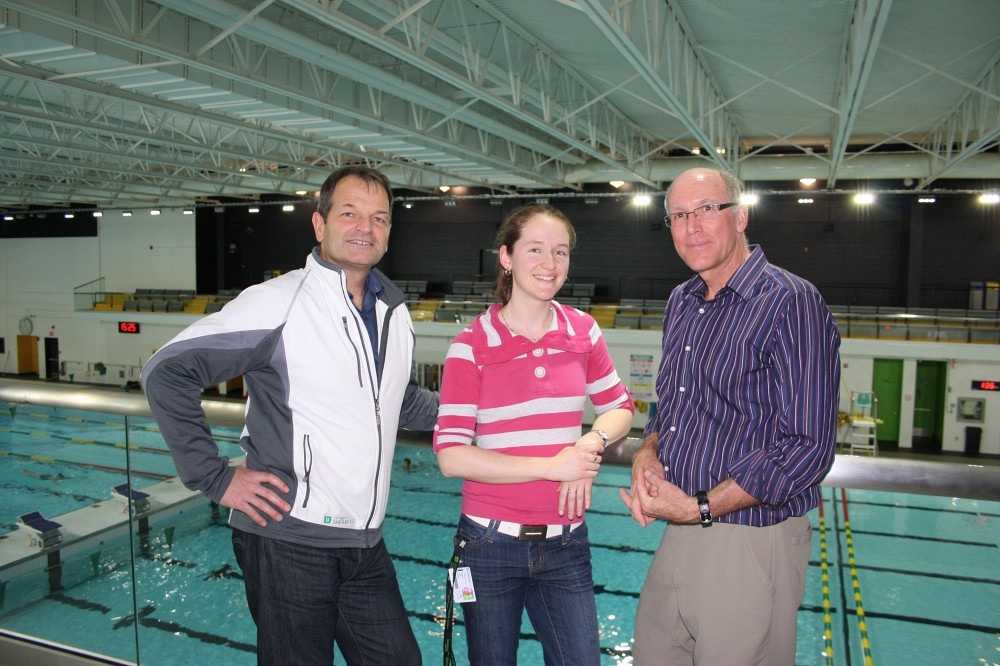 De gauche &agrave; droite&nbsp;: Jean-Pierre Boucher - directeur g&eacute;n&eacute;ral du Service du sport et de l&rsquo;activit&eacute; physique, Jos&eacute;e Langlais - adjointe au secteur aquatique et Paul Naisby - coordonnateur du secteur aquatique.