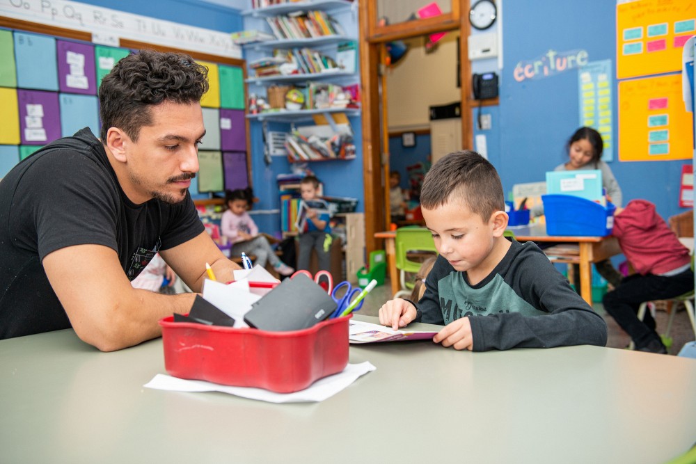 Chaque &eacute;l&egrave;ve devrait disposer des meilleures conditions possible pour d&eacute;velopper ses comp&eacute;tences en litt&eacute;ratie, soutiennent les sp&eacute;cialistes.&nbsp;