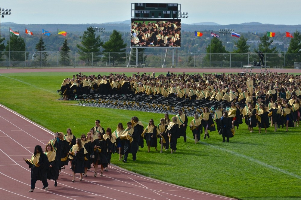 C'est par une belle journ&eacute;e ensoleill&eacute;e que les dipl&ocirc;m&eacute;es et dipl&ocirc;m&eacute;s de 2013 ont c&eacute;l&eacute;br&eacute; leur diplomation.