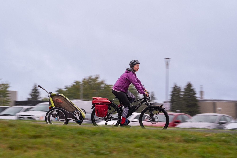 Adopter le v&eacute;lo pour ses d&eacute;placements quotidiens est certes une avenue s&eacute;duisante pour quiconque a une conscience environnementale, mais ce mode de transport n'est ni pratique ni s&eacute;curitaire pour bon nombre de femmes.