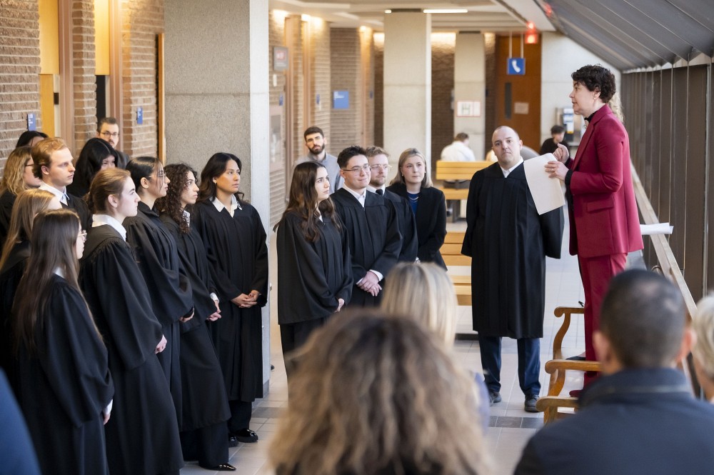 La professeure Marie-Pierre Robert, doyenne de la Facult&eacute;, invite tout le monde &agrave; savourer cette journ&eacute;e sp&eacute;ciale.