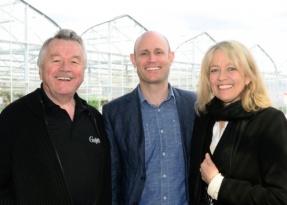 Andr&eacute; Dion, propri&eacute;taire de la Ferme Guyon; Albert Mondor, enseignant en horticulture, et Denyse R&eacute;millard, directrice du Centre universitaire de formation en environnement et d&eacute;veloppement durable de l'Universit&eacute; de Sherbrooke.