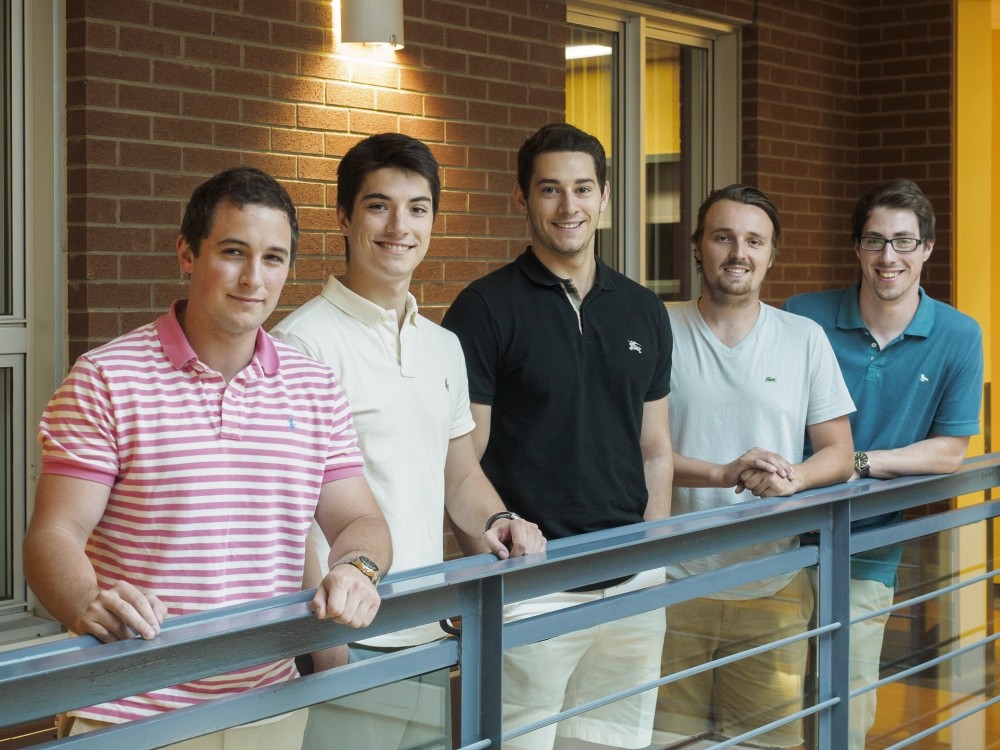 Les instigateurs du projet de gestion de portefeuille sont Alexandre Laforge, Marc-Antoine Caya, Charles Lussier-Bourque, Francis L&eacute;ona-&Eacute;thier et Micha&euml;l Flansberry.