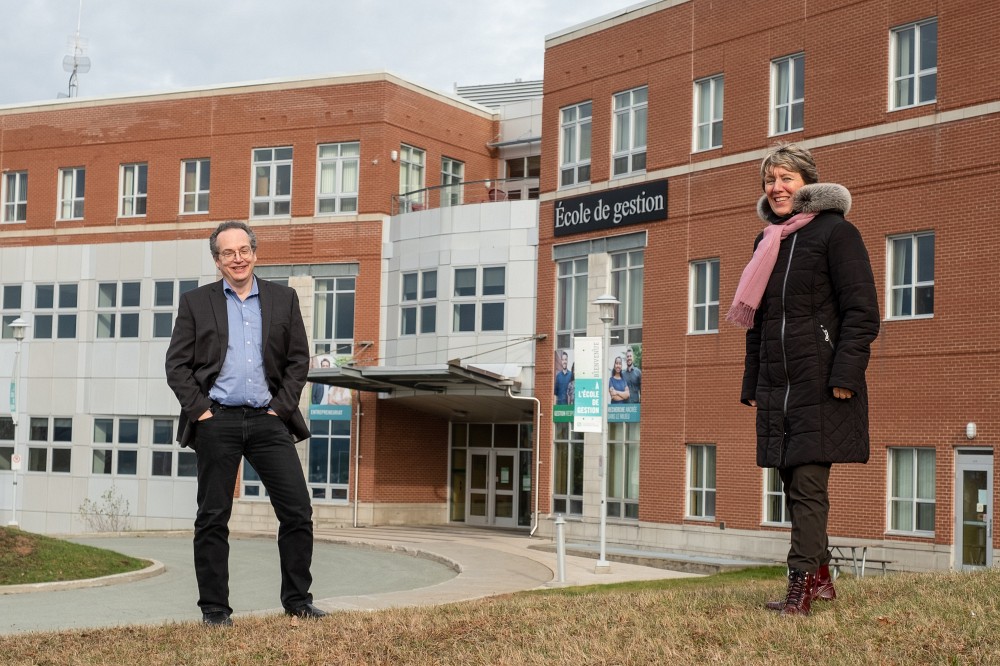 Le Pr Yves Trudel, directeur des programmes MBA &agrave; l'&Eacute;cole de gestion, et Mme Jos&eacute;e Fortin, directrice g&eacute;n&eacute;rale de Sherbrooke Innopole.