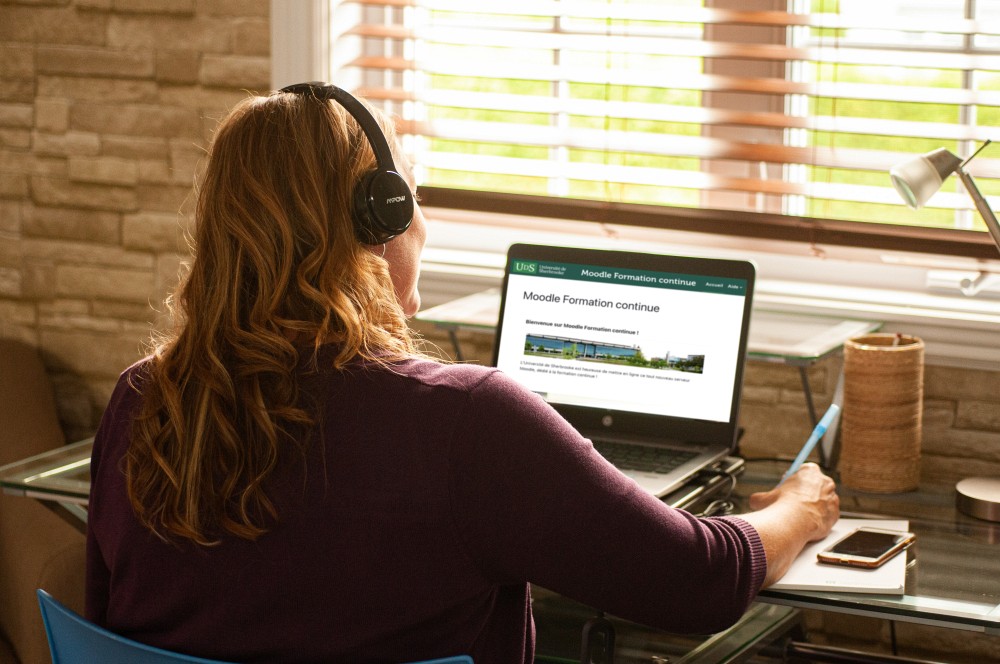 Les apprenantes et apprenants, membres ou non de la communaut&eacute; universitaire, disposent d'un nouvel environnement num&eacute;rique de formation continue sur la plateforme Moodle.