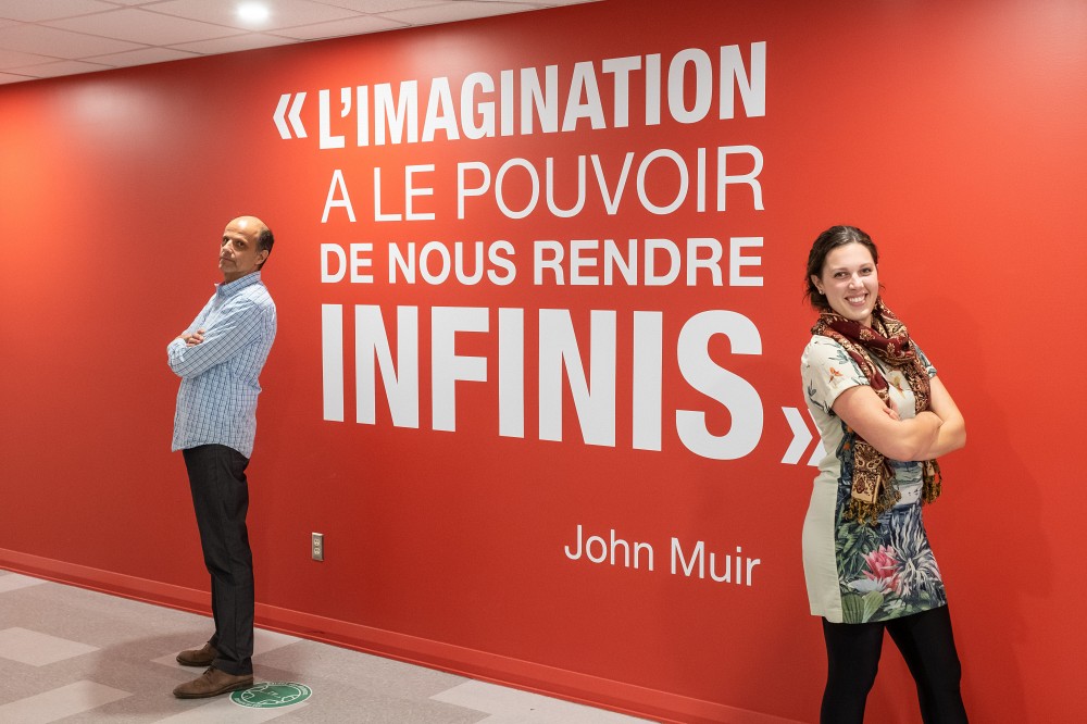 Jean Bibeau, professeur en entrepreneuriat &agrave; l'&Eacute;cole de gestion, et Camille Bri&egrave;re, &eacute;tudiante &agrave; la ma&icirc;trise en ergoth&eacute;rapie.