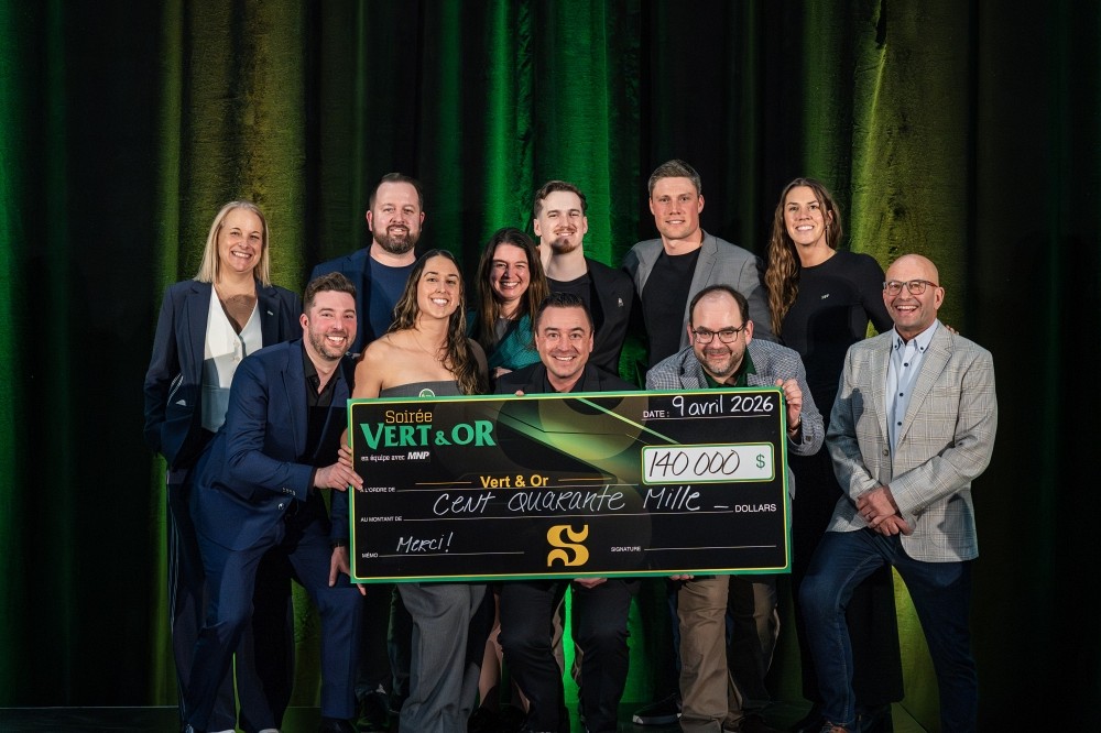 La 15e &eacute;dition de la Soir&eacute;e Vert & Or a atteint un sommet historique de 140 000$ remis en bourses d'&eacute;tudes pour les &eacute;tudiants-athl&egrave;tes et les &eacute;tudiantes-athl&egrave;tes du Vert & Or.