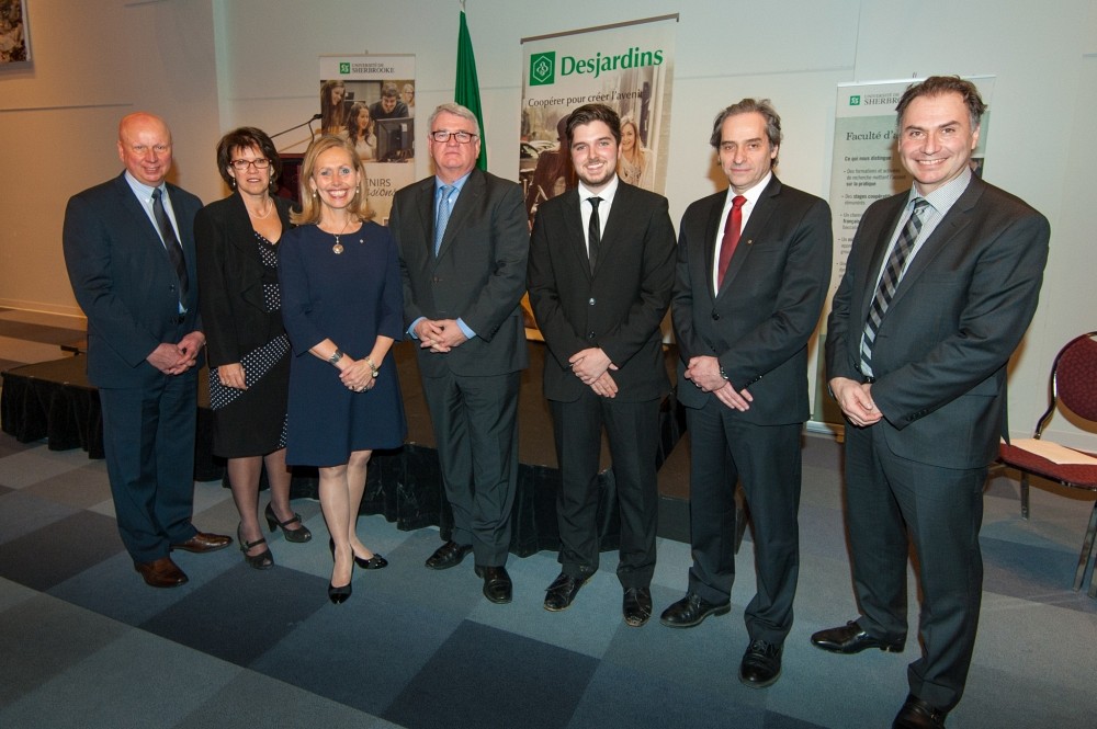 Luc R. Borduas, pr&eacute;sident de La Fondation, la rectrice Luce Samoisette, Monique F. Leroux, &nbsp;pr&eacute;sidente et chef de la direction du Mouvement Desjardins, Normand Legault, pr&eacute;sident de la campagne majeure, Gabriel Dumont, &eacute;tudiant entrepreneur, le doyen de la Facult&eacute; d'administration Fran&ccedil;ois Coderre et Frank Coggins, professeur du D&eacute;partement de finance