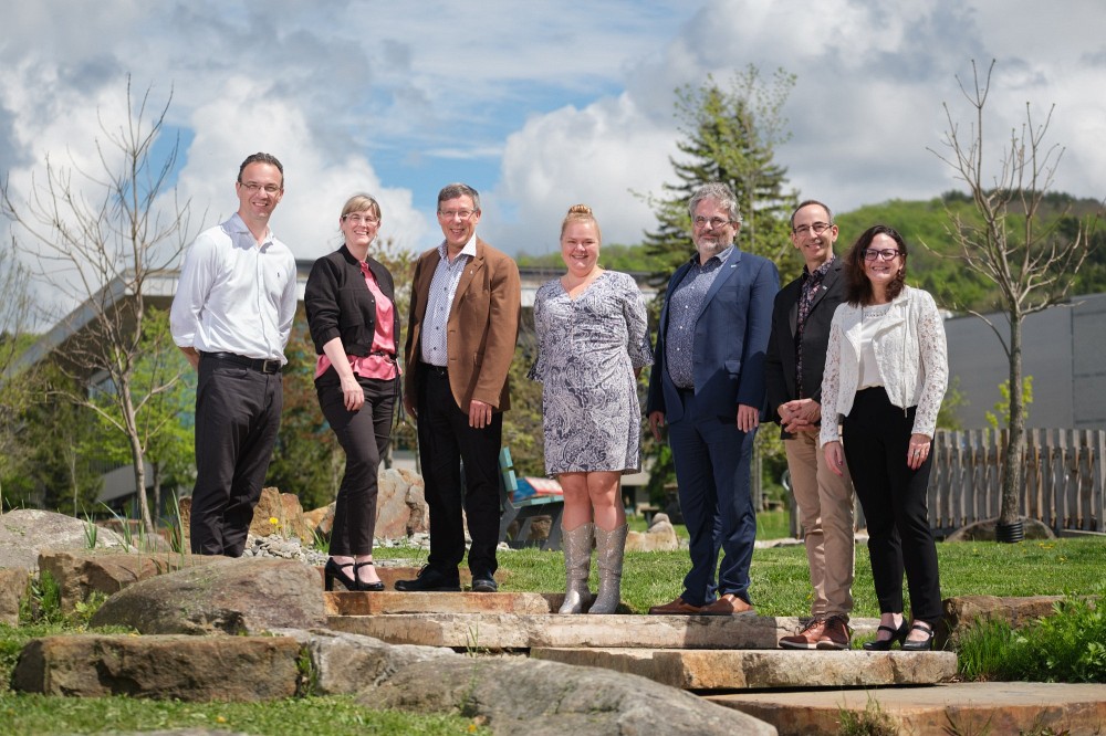 La nouvelle &eacute;quipe de direction est compos&eacute;e du Pr Martin Bisaillon, de la Pre Isabelle Dionne, du Pr Jean-Pierre Perreault, de la Pre&nbsp;Anne Lessard, du Pr Vincent Aimez, du Pr Jean Proulx et de la Pre Marie-Pierre Allard.