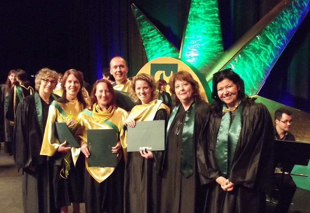 L&eacute;ane Arsenaut, directrice de PERFORMA, Marie Beauchamp, C&eacute;gep de Saint-Jean-sur-Richelieu, Justine Bell, C&eacute;gep Saint-Lambert, Philippe Bonneau, Coll&egrave;ge Maisonneuve, M&eacute;lanie Latulippe, ITA Saint-Hyacinthe, Julie Lyne Leroux, professeure et Christine Gaucher, conseill&egrave;re p&eacute;dagogique coordonnatrice de la maitrise en enseignement au coll&eacute;gial