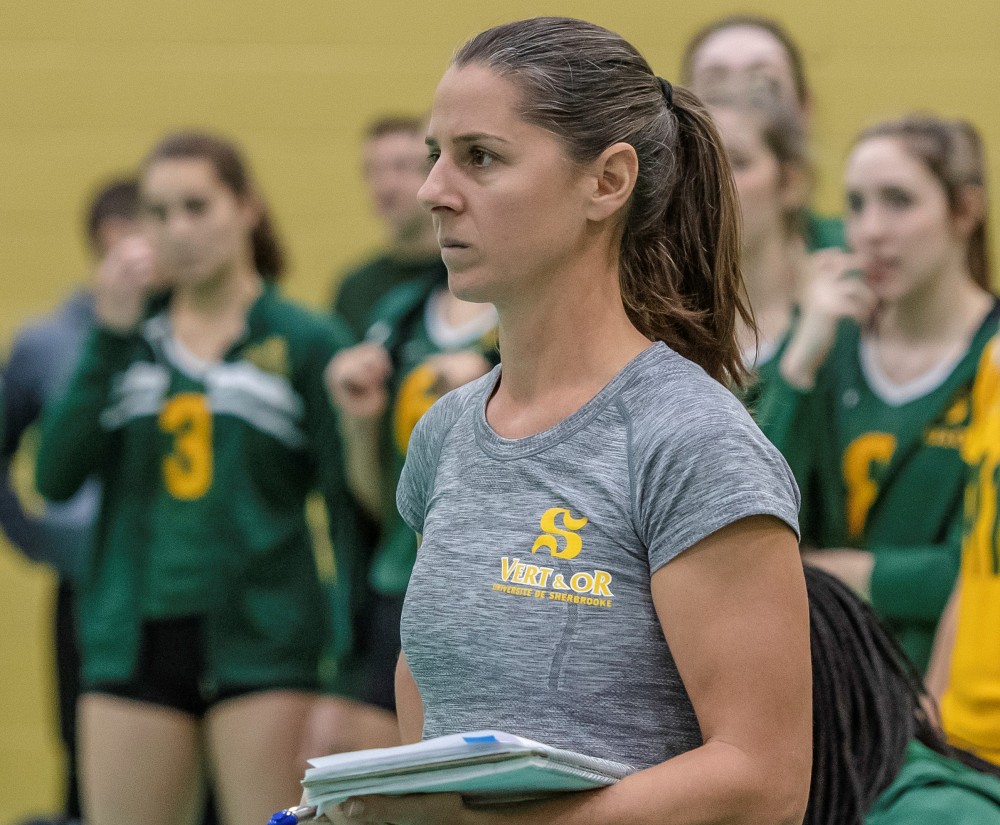La coentra&icirc;neure de la formation f&eacute;minine de volleyball Vert & Or, Annie Martin.