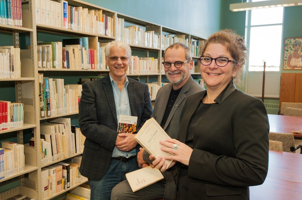 La vice-doyenne &agrave; la Facult&eacute; des lettres et sciences humaines Anick Lessard, accompagn&eacute;e ici du professeur Andr&eacute; Marquis et du vice-recteur Alain Webster, a lanc&eacute; le Grand Concours litt&eacute;raire de l'UdeS auquel toute la communaut&eacute; universitaire est invit&eacute;e &agrave; participer.