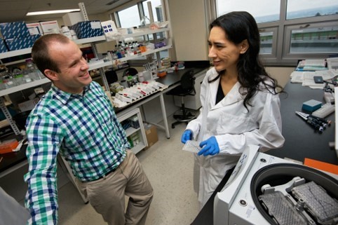 Pr Nicolas G&eacute;vry et Mme&nbsp;St&eacute;phanie Bianco, professionnelle de recherche.