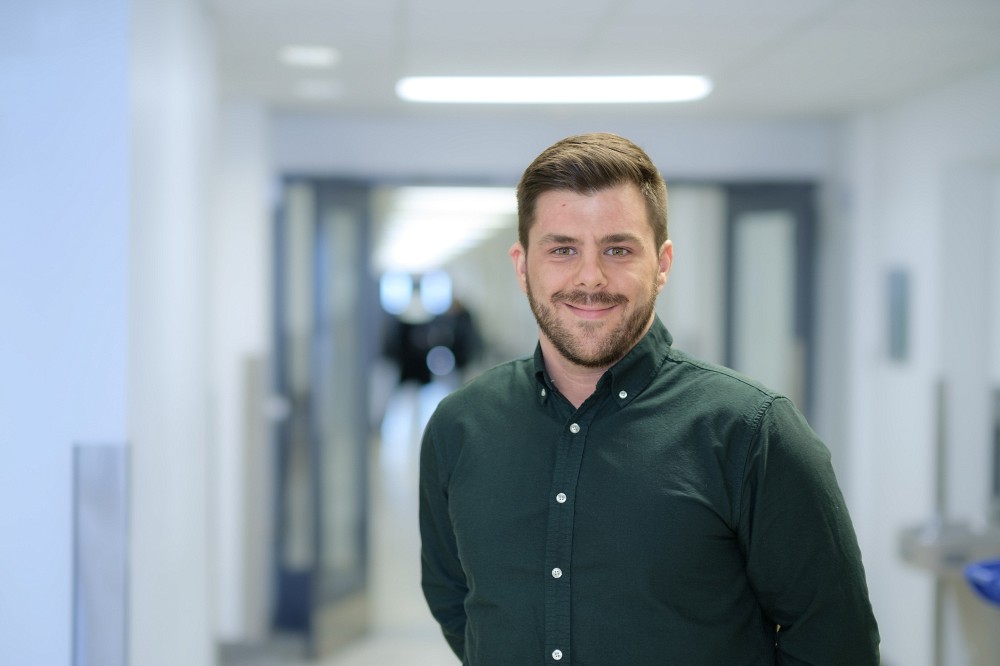 Mathieu Busque-Carrier, professeur au d&eacute;partement d&rsquo;orientation professionnelle et dipl&ocirc;m&eacute; de la Facult&eacute; d&rsquo;&eacute;ducation
