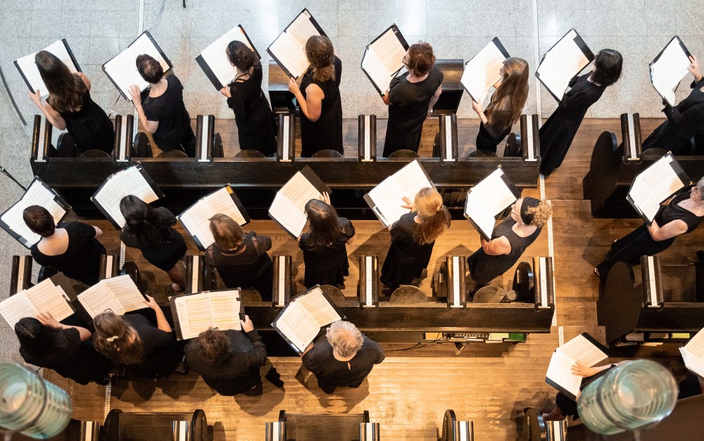 L'&Eacute;cole d&rsquo;&eacute;t&eacute; de chant choral se d&eacute;roule durant une semaine intensive qui culmine habituellement par un concert &agrave; la majestueuse Abbaye St-Beno&icirc;t-du-Lac. Malheureusement, dans le contexte que l&rsquo;on conna&icirc;t, le concert de l&rsquo;ann&eacute;e derni&egrave;re fut annul&eacute;. Cependant, l&rsquo;&eacute;dition 2021 revient en force et le professeur Ingari est fier d&rsquo;annoncer qu&rsquo;il offrira un premier concert devant public depuis le d&eacute;but de la pand&eacute;mie.
