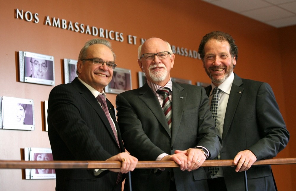 Serge Jandl, doyen de la Facult&eacute; des sciences, Marc-Andr&eacute; Roy, Ambassadeur 2011 et Luc Ra&icirc;che, conseiller en d&eacute;veloppement philanthropique.