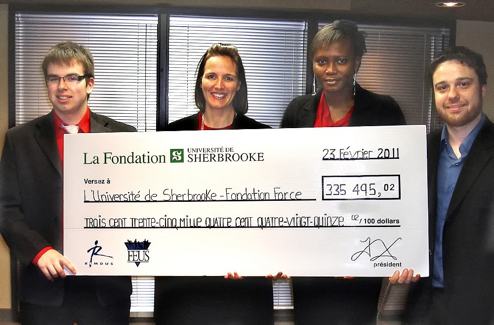 Maxime-Olivier Hinse, pr&eacute;sident par int&eacute;rim de la FEUS; Julie Maltais, tr&eacute;sori&egrave;re du CA de La Fondation de l'UdeS; Gwladys Sebogo, pr&eacute;sidente de la Fondation FORCE et David Maurice, pr&eacute;sident sortant du REMDUS.