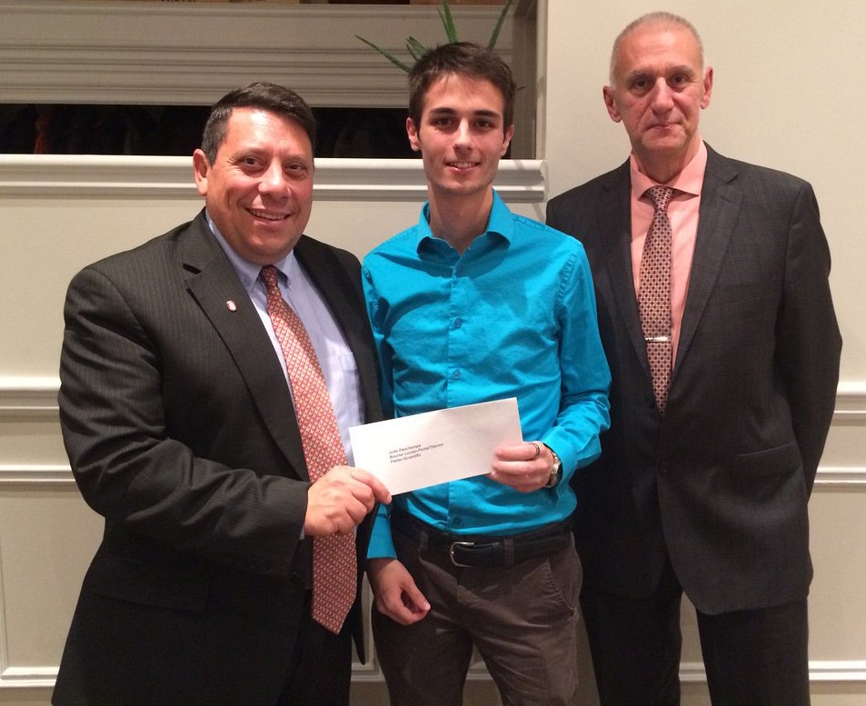 M. Michel Alsayegh, repr&eacute;sentant de la compagnie Thermo Fisher Scientific, M. Jude Deschamps et Dr. Luc S&eacute;guin, Pr&eacute;sident de la Fondation Lucien-Pich&eacute;.