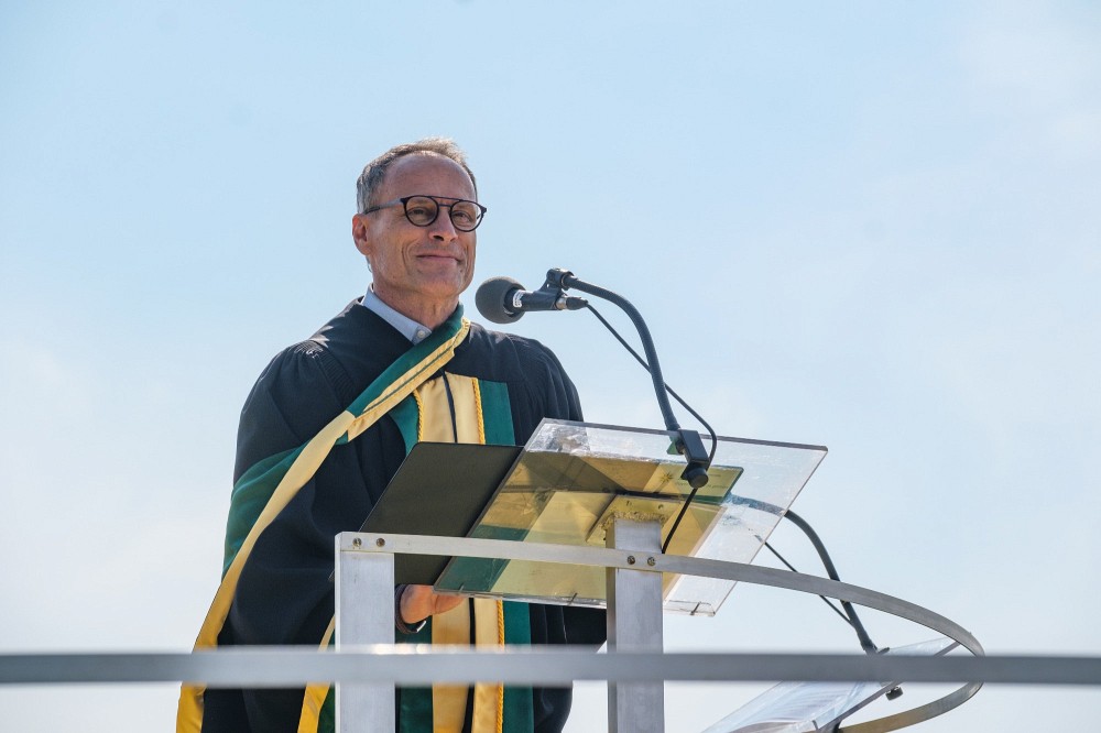 Le doyen actuel de l'&Eacute;cole de gestion, le professeur Jean Roy, passera le flambeau le 1er juillet 2025, au terme de son mandat.