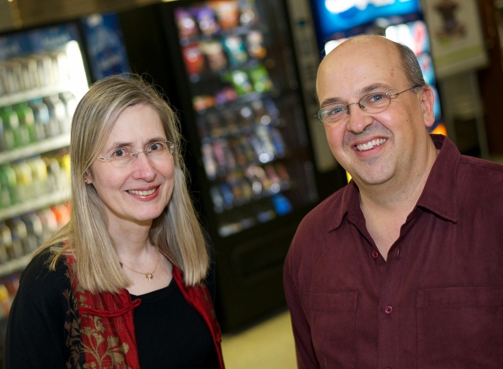 La professeure France Jutras et le doctorant Adolfo Agundez Rodriguez