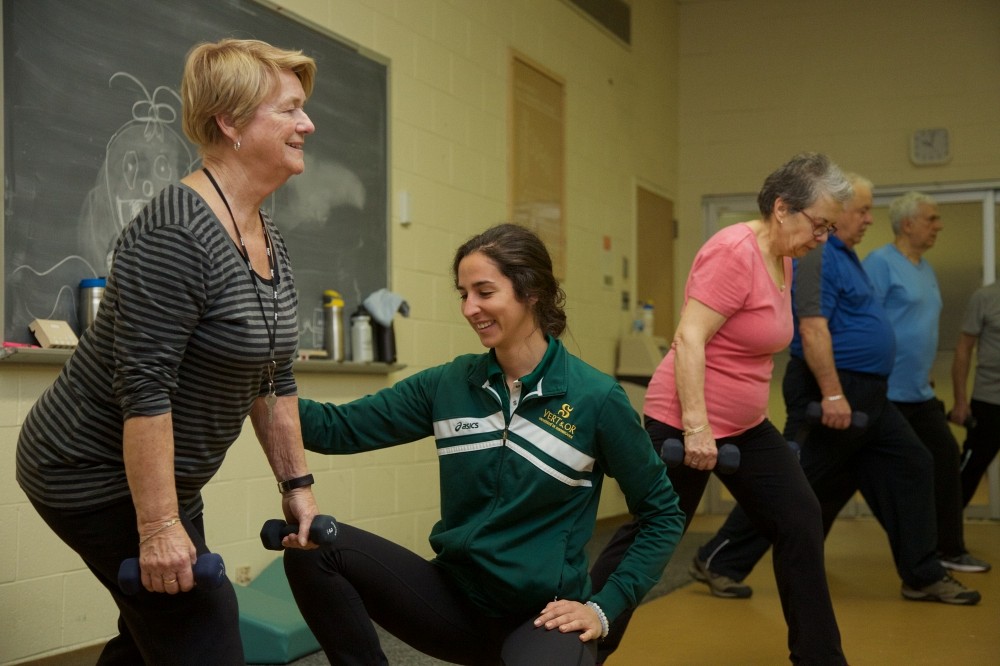 Kim Robitaille, membre de l'&eacute;quipe f&eacute;minine de volleyball f&eacute;minine de l'Universit&eacute; de Sherbrooke, a eu beaucoup de succ&egrave;s durant ses stages en kin&eacute;siologie.
