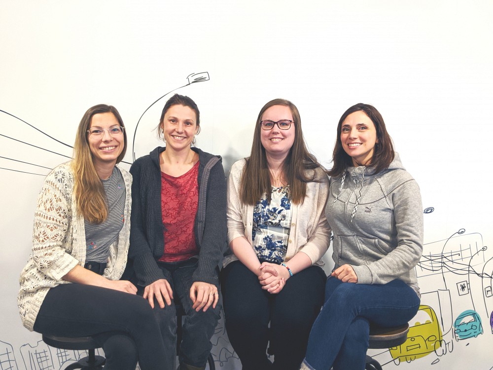 Des membres de l'&eacute;quipe d'API-Enfance&nbsp;: Jennifer Chabot, V&eacute;ronique Nault, Jasmine Verville et Marie-&Egrave;ve V&eacute;zina (photo prise avant l'entr&eacute;e en vigueur des mesures de distanciation)