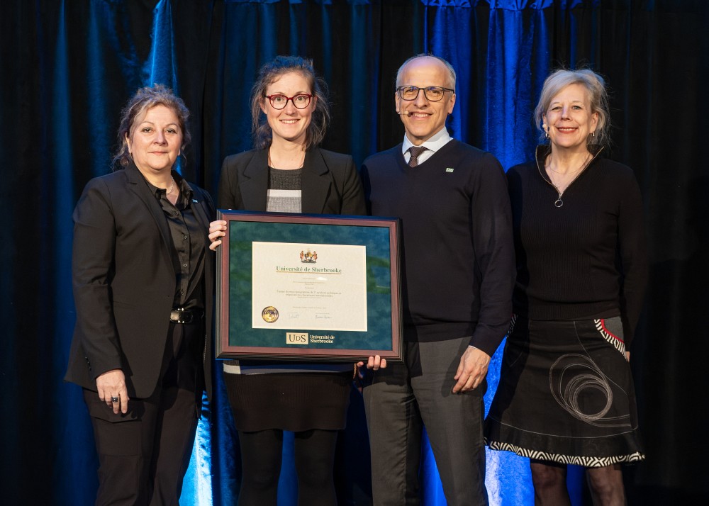 La responsable du programme, Pre Annie Chaloux, accompagn&eacute;e de la doyenne de la Facult&eacute; des lettres et sciences humaines, Anick Lessard, du recteur, Pierre Cossette et de la vice-rectrice aux &eacute;tudes, Christine Hudon.