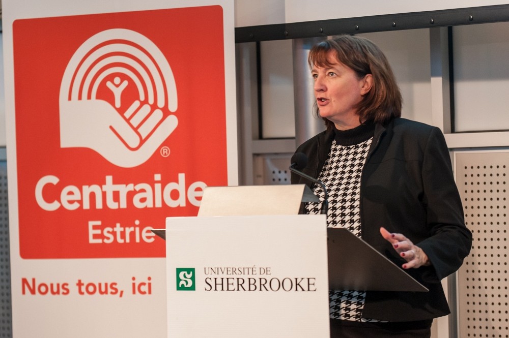 Lucie Freni&egrave;re, pr&eacute;sidente de la campagne Centraide 2015 de l'UdeS, invite la communaut&eacute; universitaire &agrave; faire preuve de g&eacute;n&eacute;rosit&eacute;.