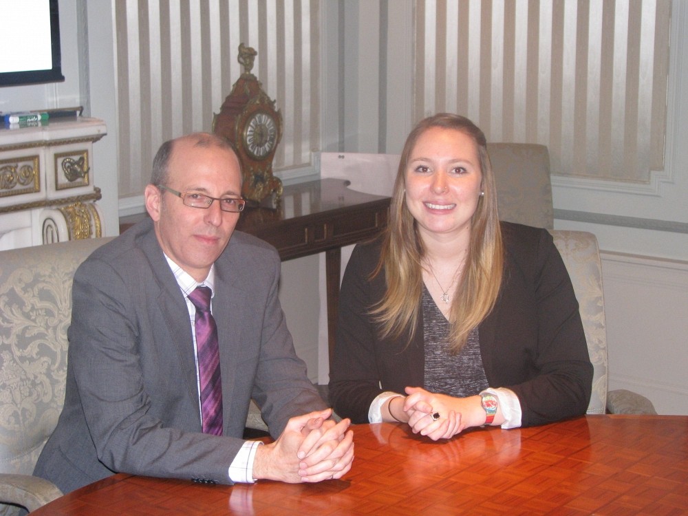 Jo&euml;lle Turcot en compagnie de son superviseur de stage, Ma&icirc;tre Christian Charbonneau.