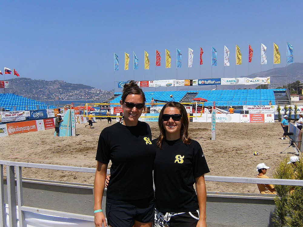 Sarah Schaerli et Catherine Martin ont grandement appr&eacute;ci&eacute; leur s&eacute;jour en Turquie o&ugrave; elles prenaient part aux 5es&nbsp;Universiades de volleyball de plage.