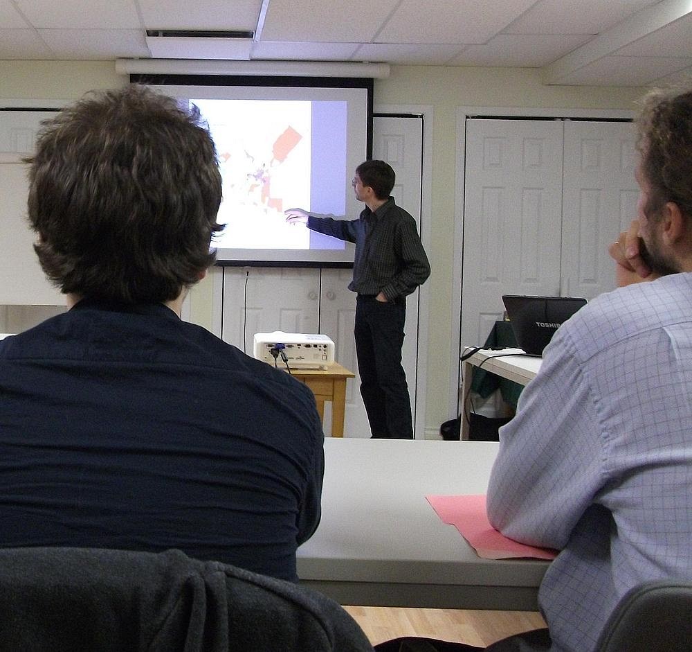 Pr&eacute;sentation du rapport final des &eacute;tudiantes et &eacute;tudiants du cours GEO 456: D&eacute;mographie spatiale devant l'&eacute;quipe de la CDEC de Sherbrooke