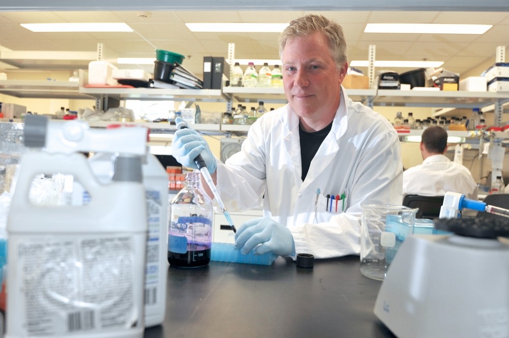 L&rsquo;&eacute;quipe du biologiste Luc Gaudreau teste des pesticides couramment utilis&eacute;s en agriculture.