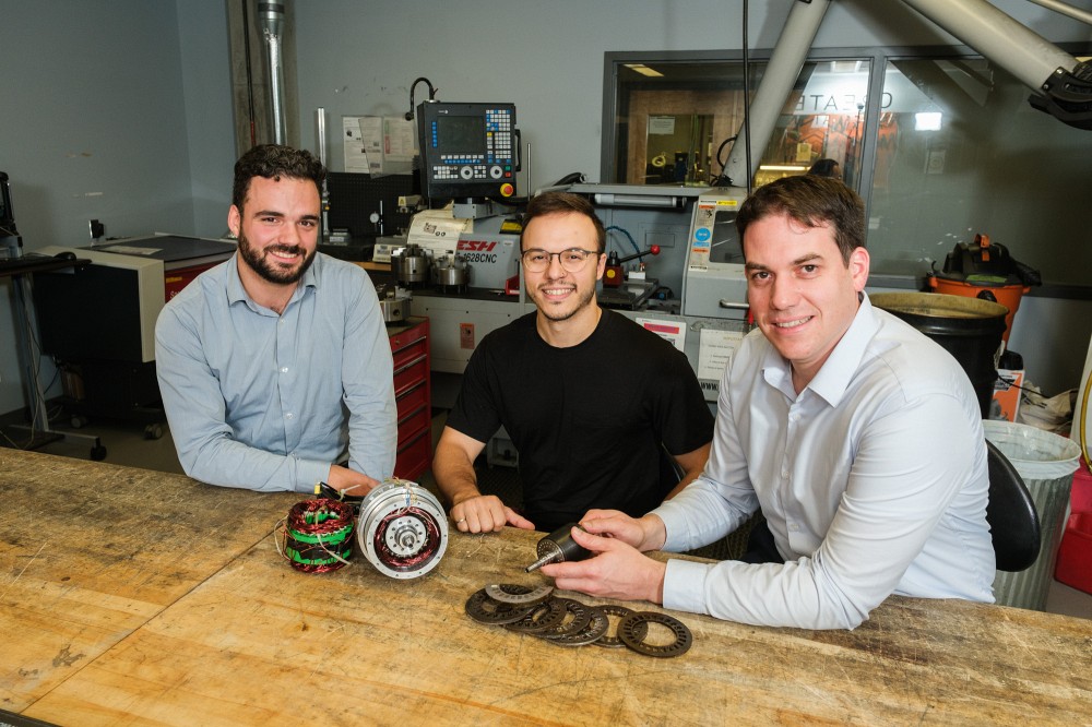 Membres du projet&nbsp;: Anthony C&ocirc;t&eacute;, &eacute;tudiant &agrave; la ma&icirc;trise en g&eacute;nie m&eacute;canique, Philippe M&eacute;thot, &eacute;tudiant au doctorat en g&eacute;nie m&eacute;canique, et Mathieu Picard, professeur en g&eacute;nie m&eacute;canique.