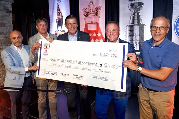 Paolo Presti, vice-pr&eacute;sident de Presti Demeures et D&eacute;veloppements, Mario Messier de Messier Savard & Associ&eacute;s inc, Serge Savard, Peter Pomponio,&nbsp;pr&eacute;sident Assante Dorval et directeur g&eacute;n&eacute;ral Assante Qu&eacute;bec, et le recteur de l'UdeS, Pr&nbsp;Pierre Cossette