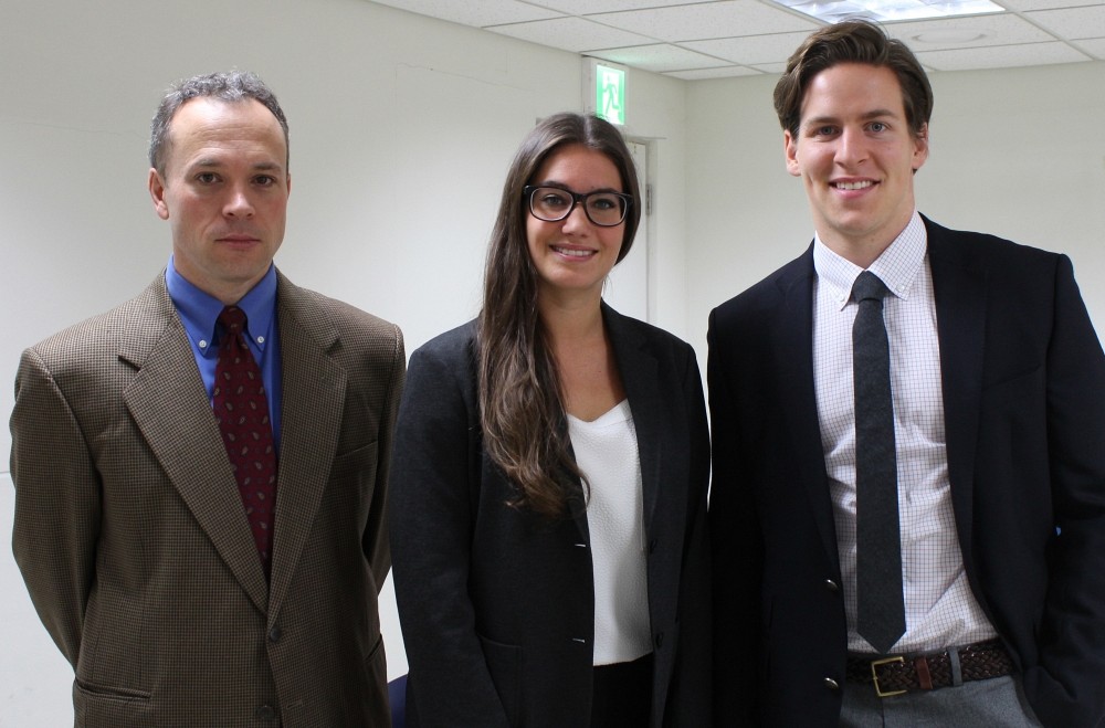 Letta Wellinger et Georges Samoisette-Fournier, accompagn&eacute;s du professeur Roy A. Partain, leur&nbsp;entra&icirc;neur aux fins du concours.