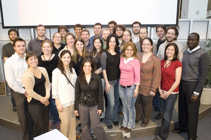 Chaque ann&eacute;e depuis 26&nbsp;ans, le D&eacute;fi &eacute;tudiant honore l&rsquo;engagement de groupes et d&rsquo;individus. Cette photo montre les laur&eacute;ats de l&rsquo;&eacute;dition 2009.