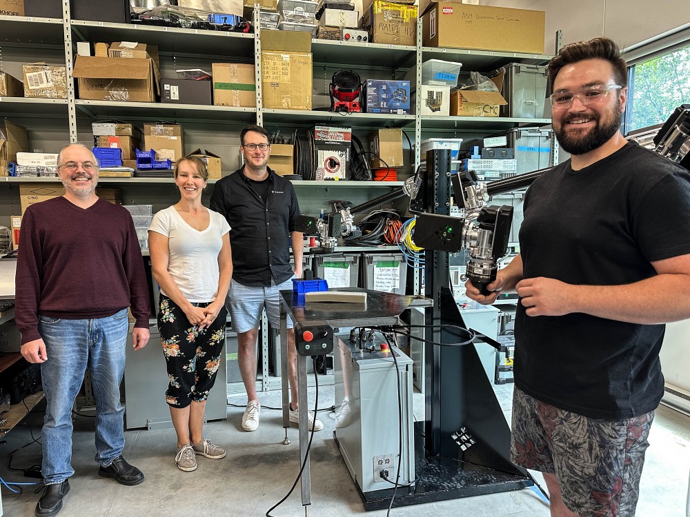 Pr Jean-S&eacute;bastien Plante,&nbsp;D&eacute;partement g&eacute;nie m&eacute;canique, Facult&eacute; de g&eacute;nie;&nbsp;Pr Catherine Veronneau, ing&eacute;nieure PhD, professeure-chercheure en g&eacute;nie robotique et m&eacute;canique;&nbsp;Jean-Philippe Lucking Bigu&eacute;, ing&eacute;nieur PhD, chef robotique, Exonetik;&nbsp;Alexandre Saint-Jean, candidat PhD,&nbsp;ing&eacute;nieur contr&ocirc;le en robotique, Exonetik.