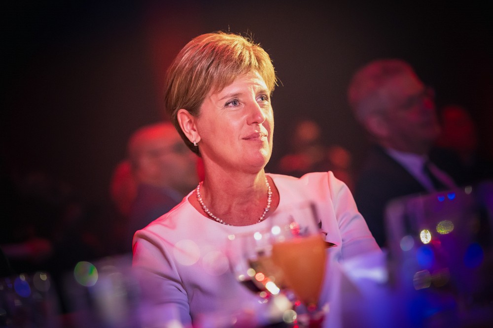 Madame la ministre Marie-Claude Bibeau a &eacute;t&eacute; honor&eacute;e par l'&Eacute;cole de gestion.