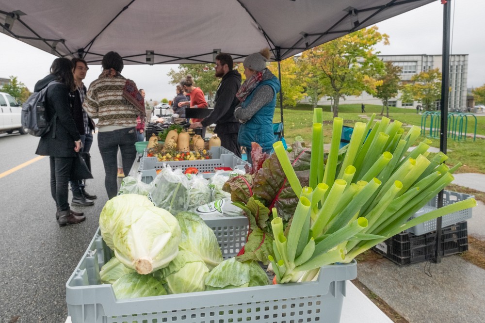 L'UdeS tenait son premier march&eacute; public cet automne pour tester l'int&eacute;r&ecirc;t de la communaut&eacute; universitaire.