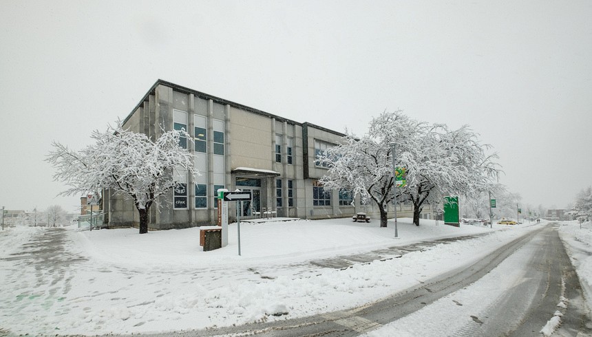 B&acirc;timent de la vie &eacute;tudiante o&ugrave; se trouve l'&eacute;quipe de l'aide financi&egrave;re (2e &eacute;tage).