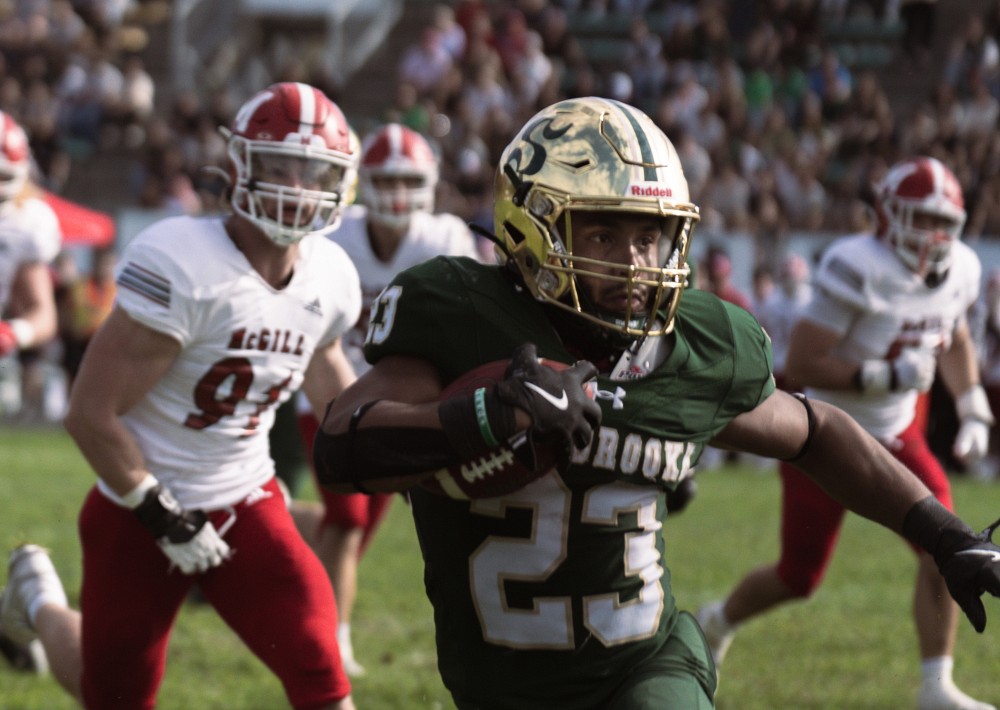 Le Vert & Or signe sa deuxi&egrave;me victoire cons&eacute;cutive samedi au stade ext&eacute;rieur de l'UdeS par la marque de 34-21 face aux Redbirds de l'Universit&eacute; McGill.