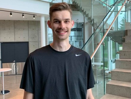 Charles-&Eacute;ric Raymond, cofondateur de Foxtrot et &eacute;tudiant au baccalaur&eacute;at en g&eacute;nie m&eacute;canique.