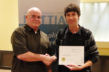 R&eacute;al Paquette, pr&eacute;sident de l'OTTIAQ, et St&eacute;phan Demers, &eacute;tudiant au baccalaur&eacute;at en traduction professionnelle de l'Universit&eacute; de Sherbrooke