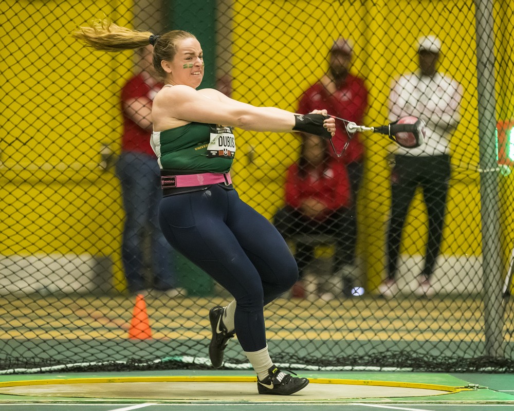 Ariane Dubois en pleine action en finale du lancer du marteau &agrave; Edmonton.