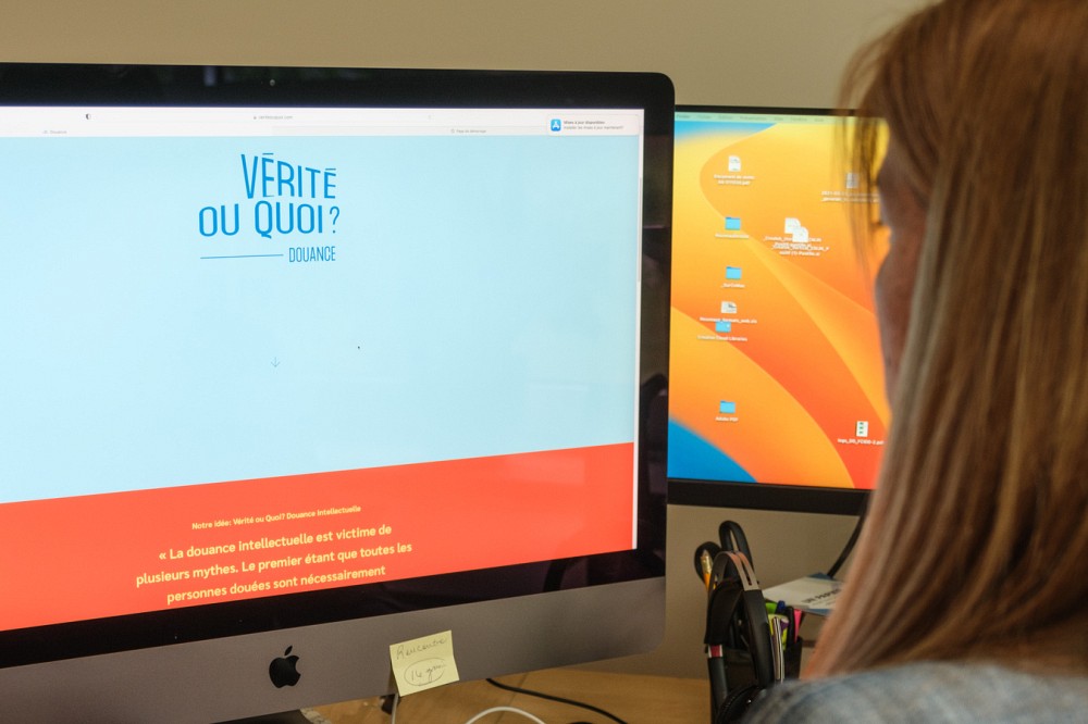 Depuis son lancement,&nbsp;V&eacute;rit&eacute; ou Quoi? &ndash; Douance&nbsp;cumule pr&egrave;s de 4000 visites sur son site Web, plus de 6500 &eacute;coutes de ses balados et 1000 participations &agrave; son jeu-questionnaire.