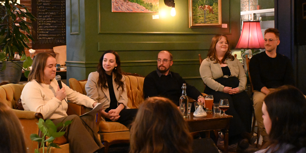 De gauche &agrave; droite : Cl&eacute;mence Cloutier-Desch&ecirc;nes (animatrice de la soir&eacute;e), Milca Bibeau, David Bouchard, &Eacute;liza Dussault et Jimy Pelletier.
