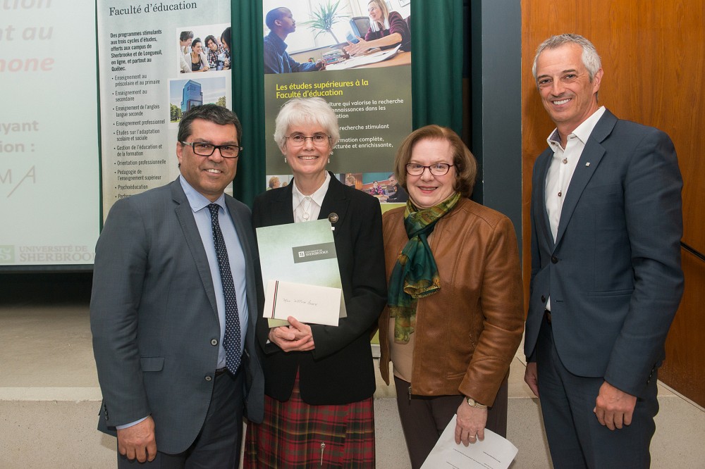 Serge Striganuk, doyen de la Facult&eacute; d'&eacute;ducation, Wilma Brown, r&eacute;cipiendaire du prix Performa volet anglophone, Dianne Bateman, membre du Comit&eacute; de programme anglophone de Performa et Jules B&eacute;langer, directeur de Performa