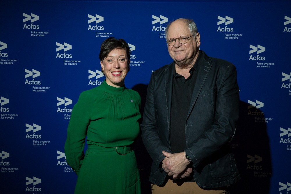 Le professeur &eacute;m&eacute;rite Pierre H&eacute;bert en compagnie de&nbsp;Marianne Bonnard, directrice de la francophonie canadienne du minist&egrave;re de la Langue fran&ccedil;aise.