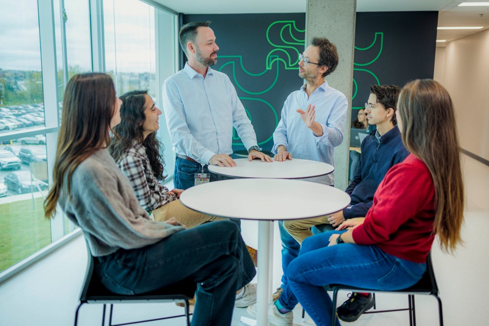 Pr Jean-Fran&ccedil;ois &Eacute;thier avec quelques membres de l&rsquo;&eacute;quipe du GRIIS