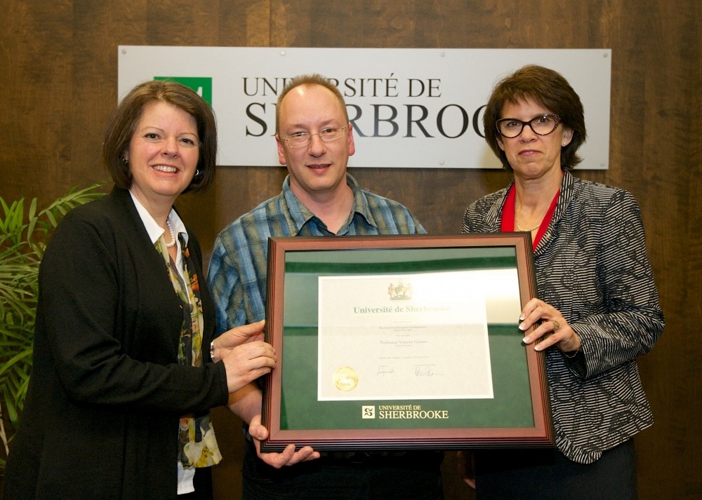 La vice-rectrice aux &eacute;tudes,&nbsp;Lucie Laflamme, Vincent Grenon et la rectrice, Luce Samoisette